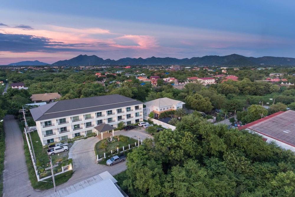 Privacy Residence Лопбури Экстерьер фото