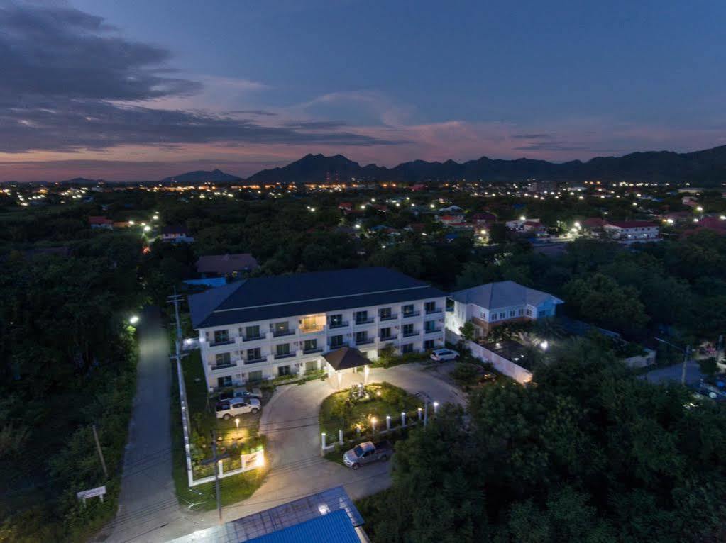 Privacy Residence Лопбури Экстерьер фото